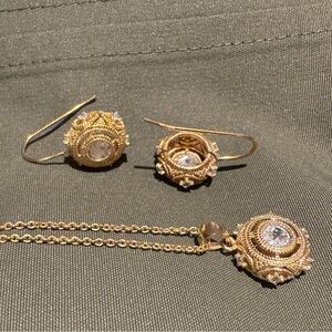 Elegant Gold Pendant Necklace and Matching earrings set